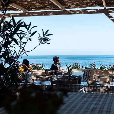 и Kаравани дрийм гардения * Kiten (Burgas)